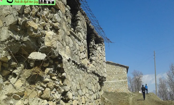 Palu Hasbey Köyündeki Okul ve Lojmanı Tehlike Saçıyor