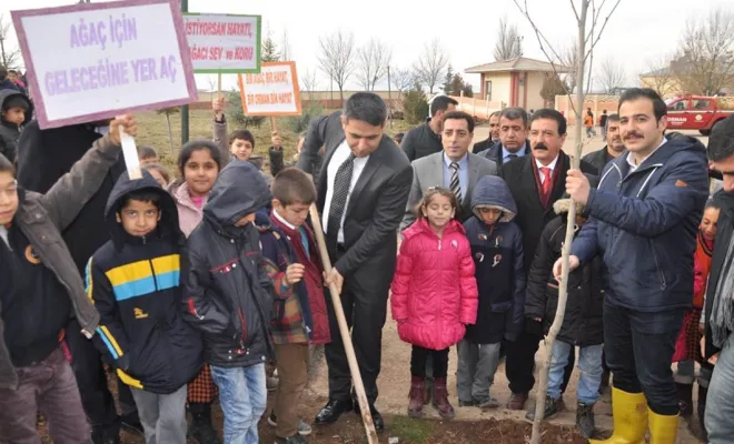 İlçe Kaymakamımız Mehmet Öztürk fidan dikimi etkinliğine katıldı