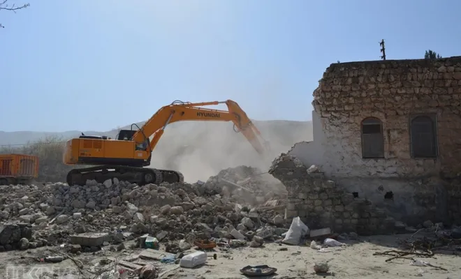 Hasankeyf'te hüzün dolu bakışlar arasında yıkım işlemi  