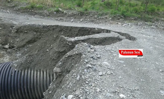 Yağmur Nedeniyle Palu Köy Yolları Kapandı