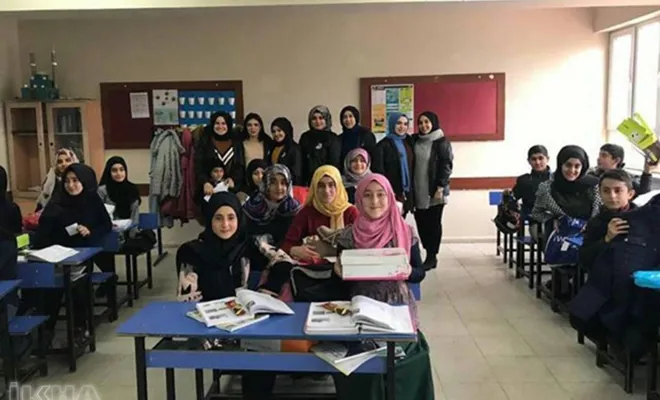Kovancılarlı Üniversite öğrencilerinden yüzlerce öğrenciye giyim yardımı 