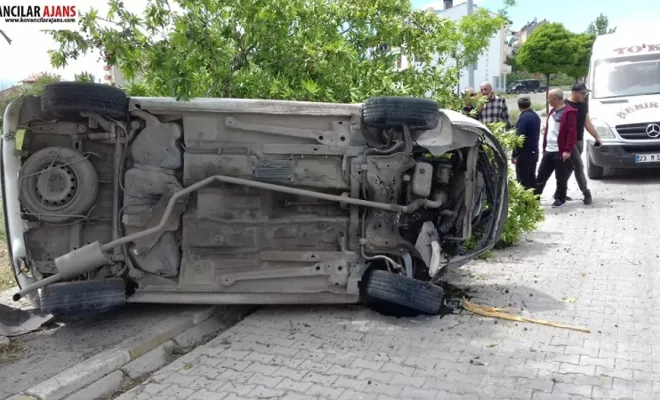 Otomobil  Ağaca Çaptı Takla Attı: 1 Yaralı