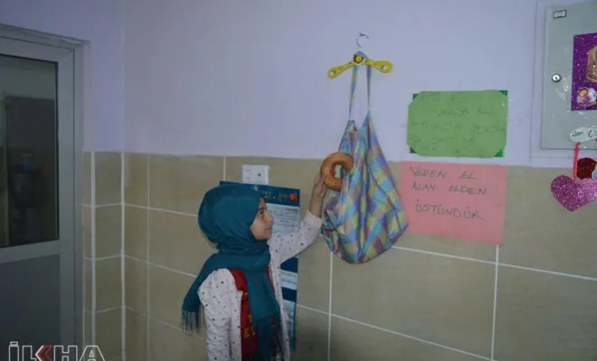 Öğrencilerden Askıda Simit uygulaması 