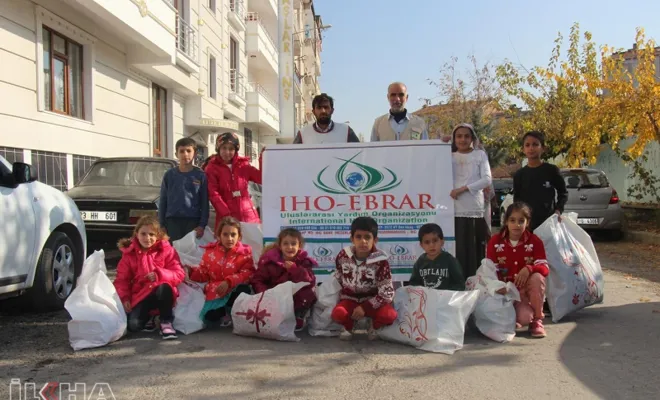 İHO-EBRAR Yangında Yanan 6 Ev Sakinlerinin Çocuklarını Giydirdi