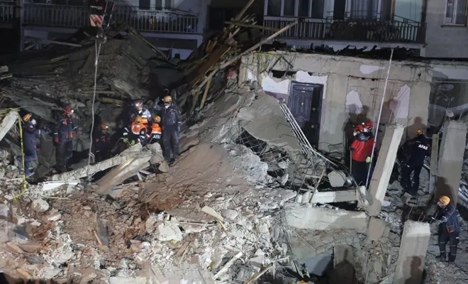 Elâzığ'da, deprem bölgesinde hırsızlık yapanlara yönelik operasyon düzenlendi 