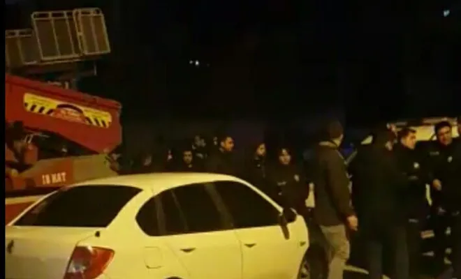 Evdeki Kavgada Kocası Eşini Pencereden Aşağı Attı-VİDEO