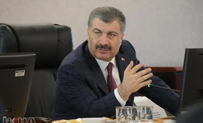 Sağlık Bakanı Koca'dan "evde kalın" çağrısı 