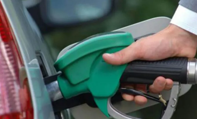 Benzine yarından itibaren zam geliyor 