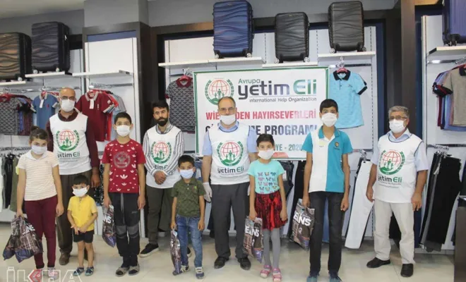 Avrupa Yetim Eli Elâzığ'da 100 yetimi giydirdi 