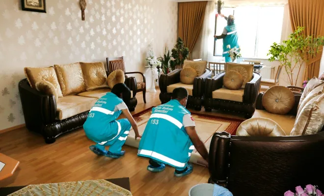 Engelli vatandaşa evde temizlik ve bakım hizmeti devam ediyor