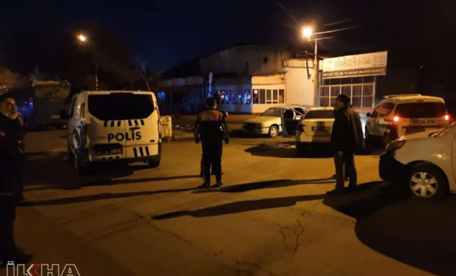 Elazığ`da Polisin DUR ihtarına uymayan şahıs havaya ateş açılarak yakalandı 