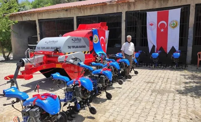 Beyhan Belde Muhtarlarına Çapa ve taş toplama makinaları teslim edildi