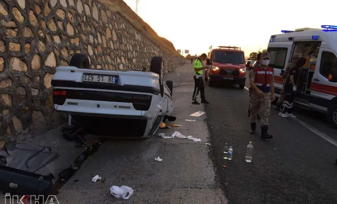 Kovancılar`da Virajı alamayan otomobil takla attı: 2'si çocuk 5 yaralı 