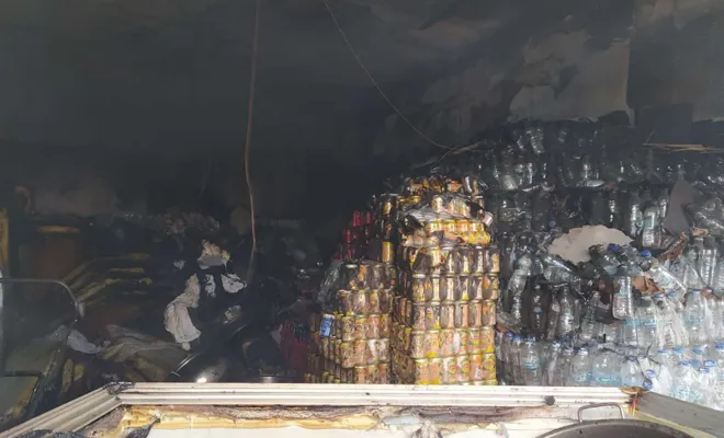 Palu`da bir işletmede çıkan yangın maddi hasara neden oldu