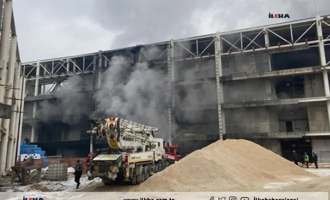 Yapımı devam eden Elazığ Şehir Stadyumu'nda yangın çıktı 