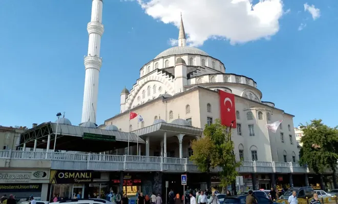 Tesettüre uygun olmayan elbiselerin giyilmesi haramdır