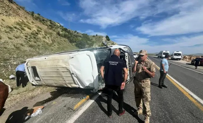 Elazığ'da Minibüs Devrildi: 3’ü Ağır 7 Yaralı